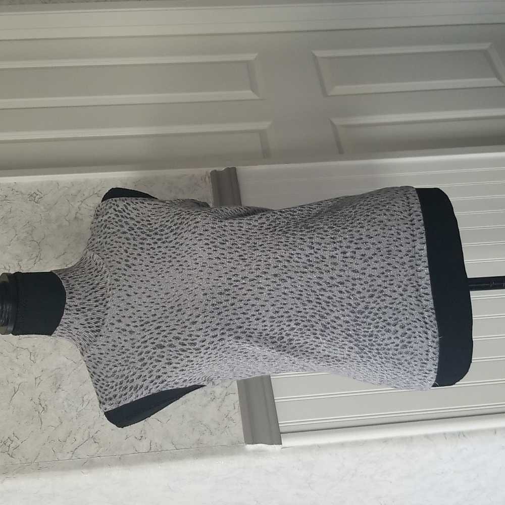 Lightweight sleeveless metalic small turtleneck by Style Co - Picture 3 of 5